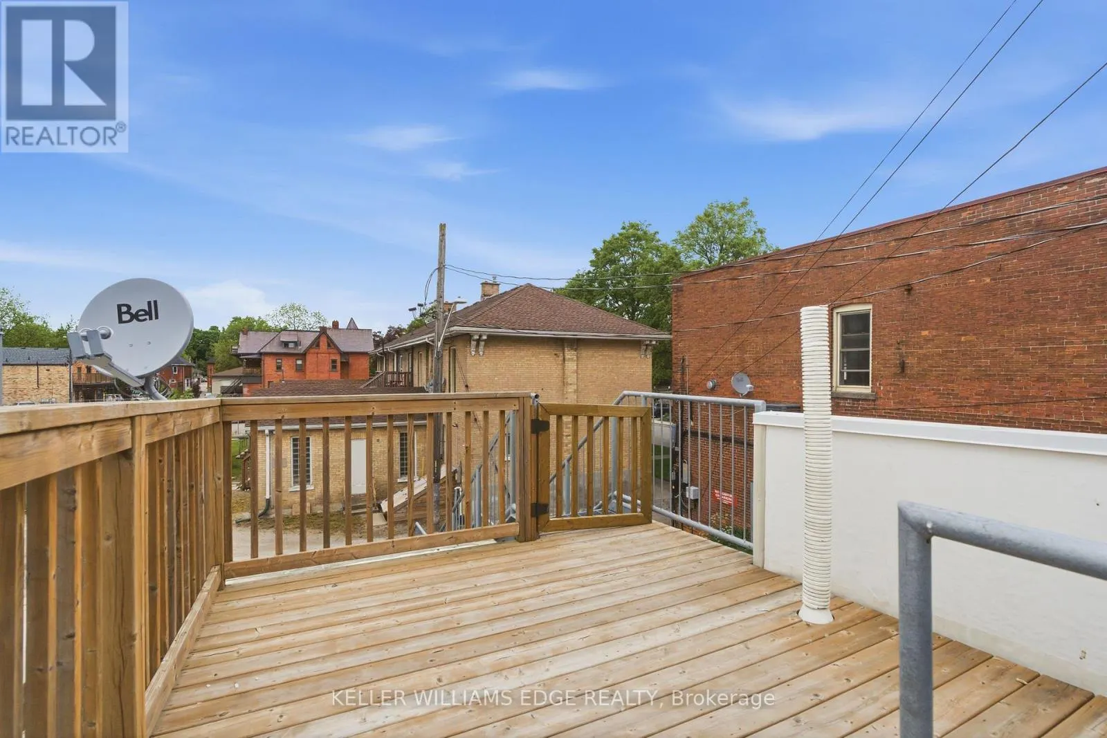 389 DUNDAS STREET
