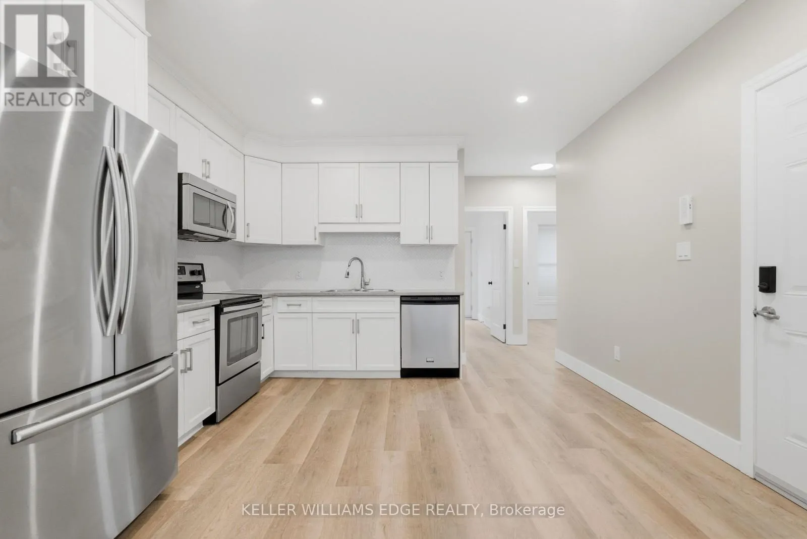 389 DUNDAS STREET