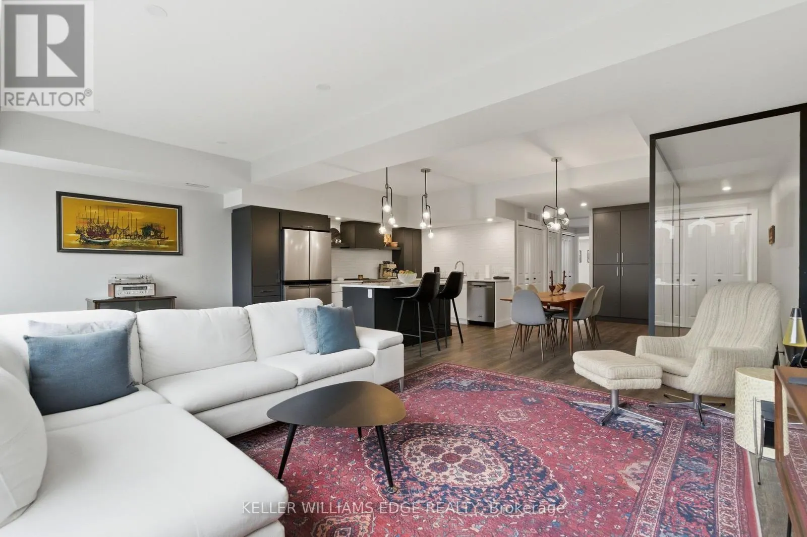 389 DUNDAS STREET