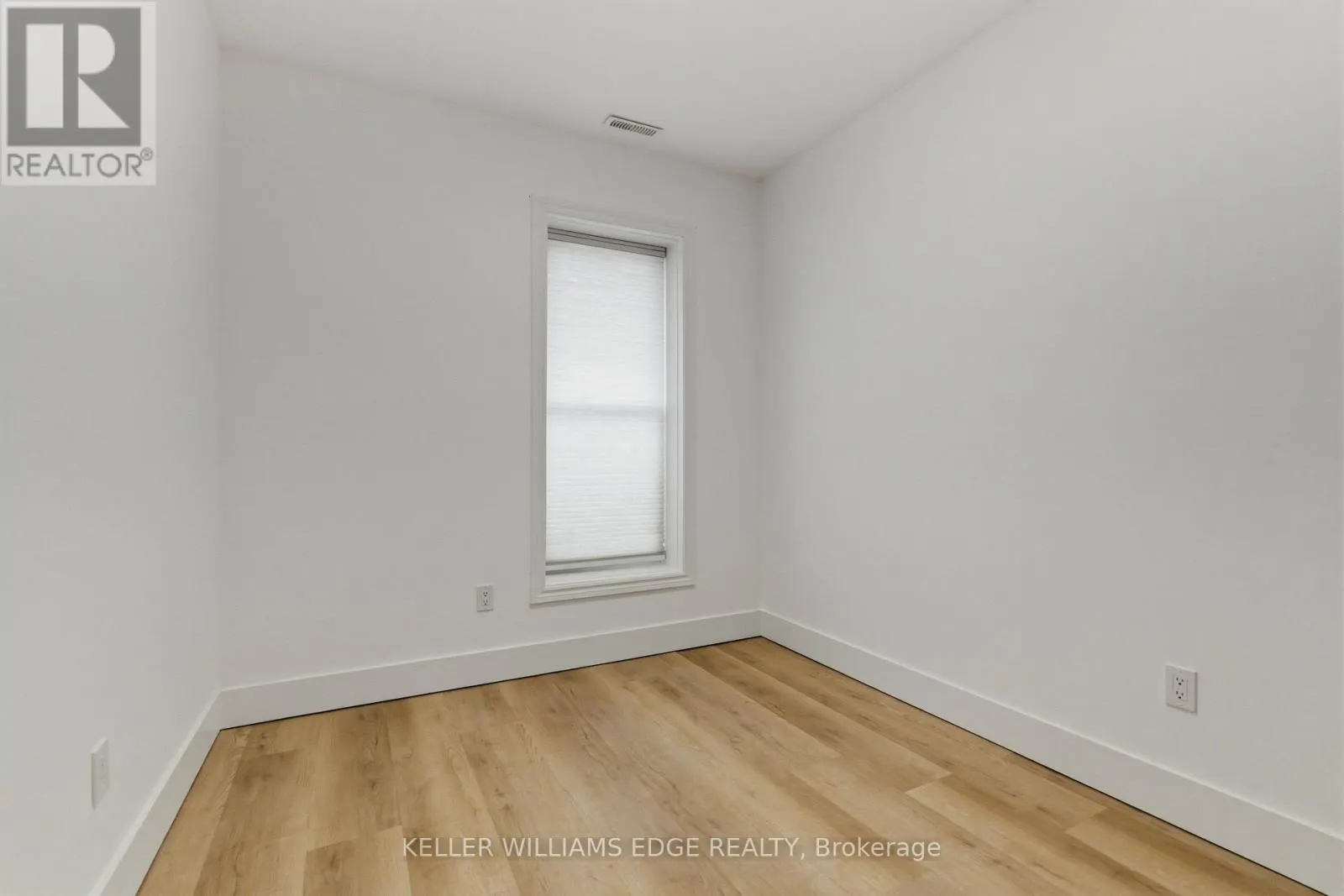 389 DUNDAS STREET