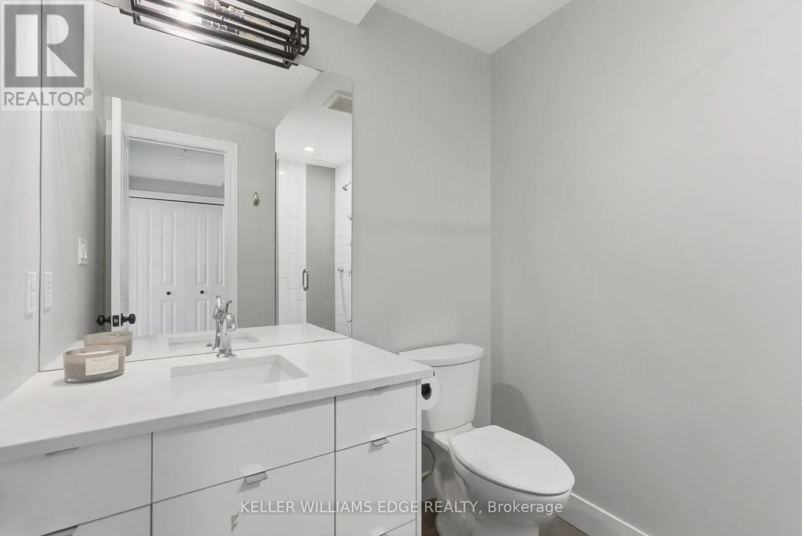389 DUNDAS STREET