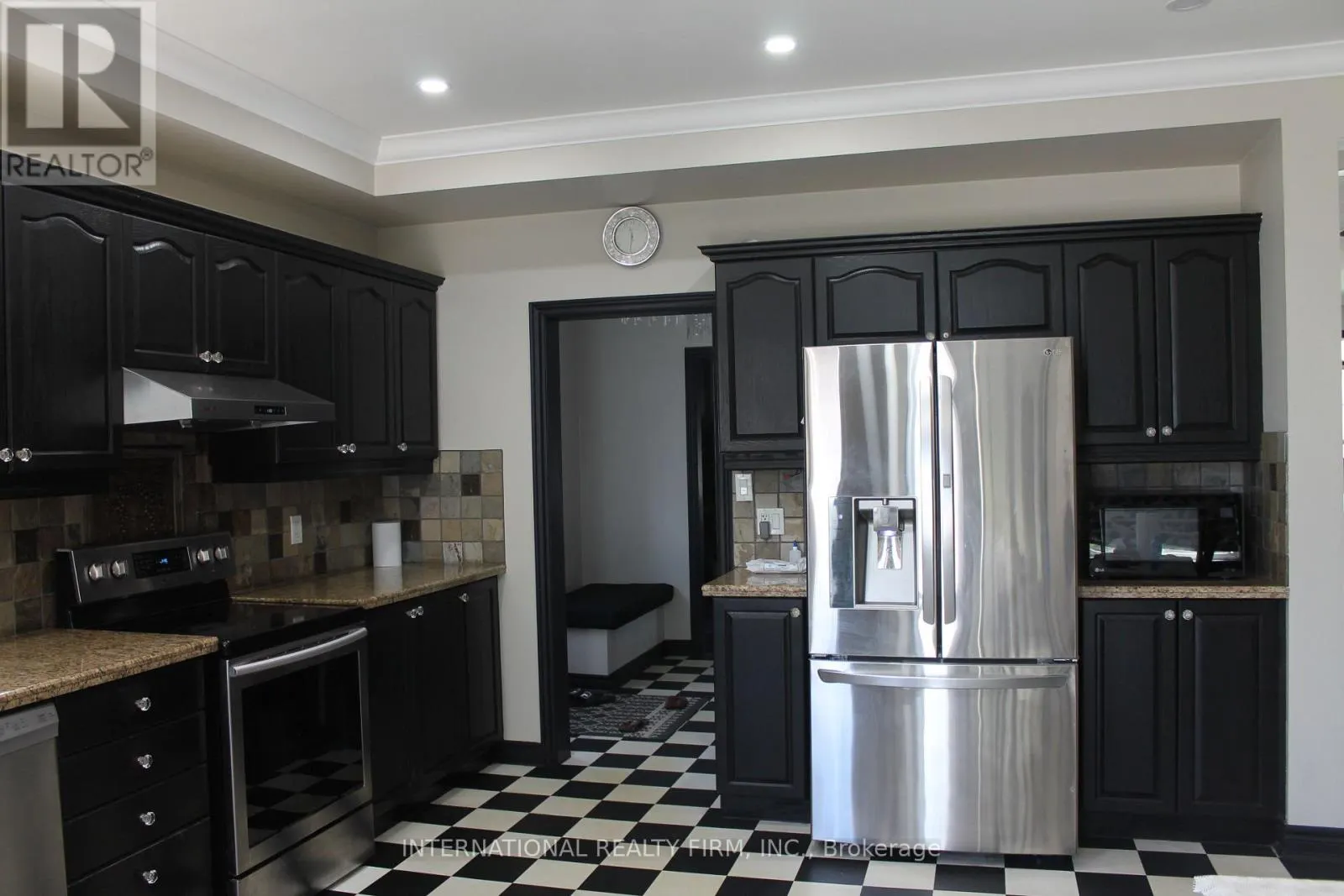 412 WRIGHT CRESCENT