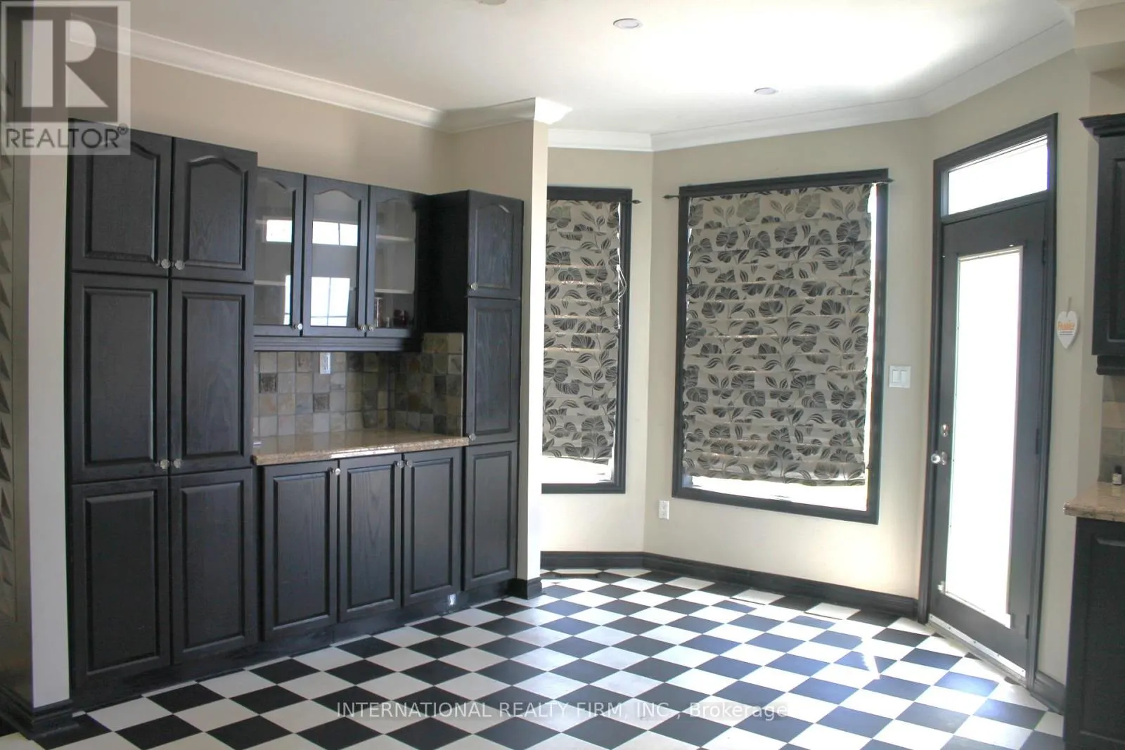 412 WRIGHT CRESCENT