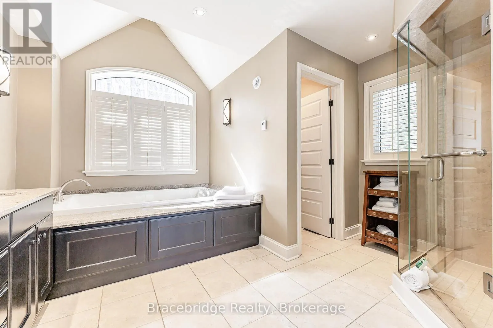 SANDFIELD 3 W3 - 3876 MUSKOKA RD 118 HIGHWAY W