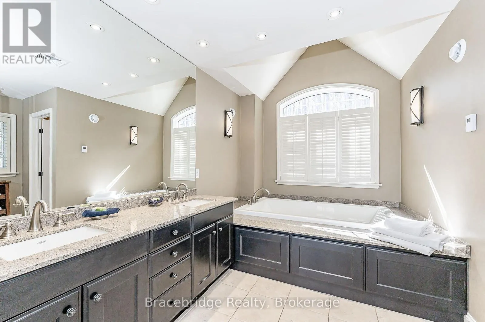 SANDFIELD 3 W3 - 3876 MUSKOKA RD 118 HIGHWAY W
