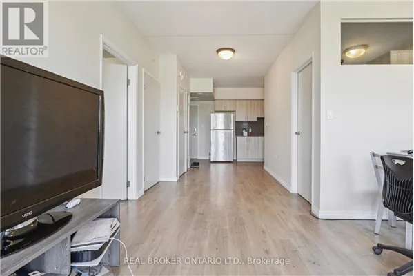 G607 - 275 LARCH STREET