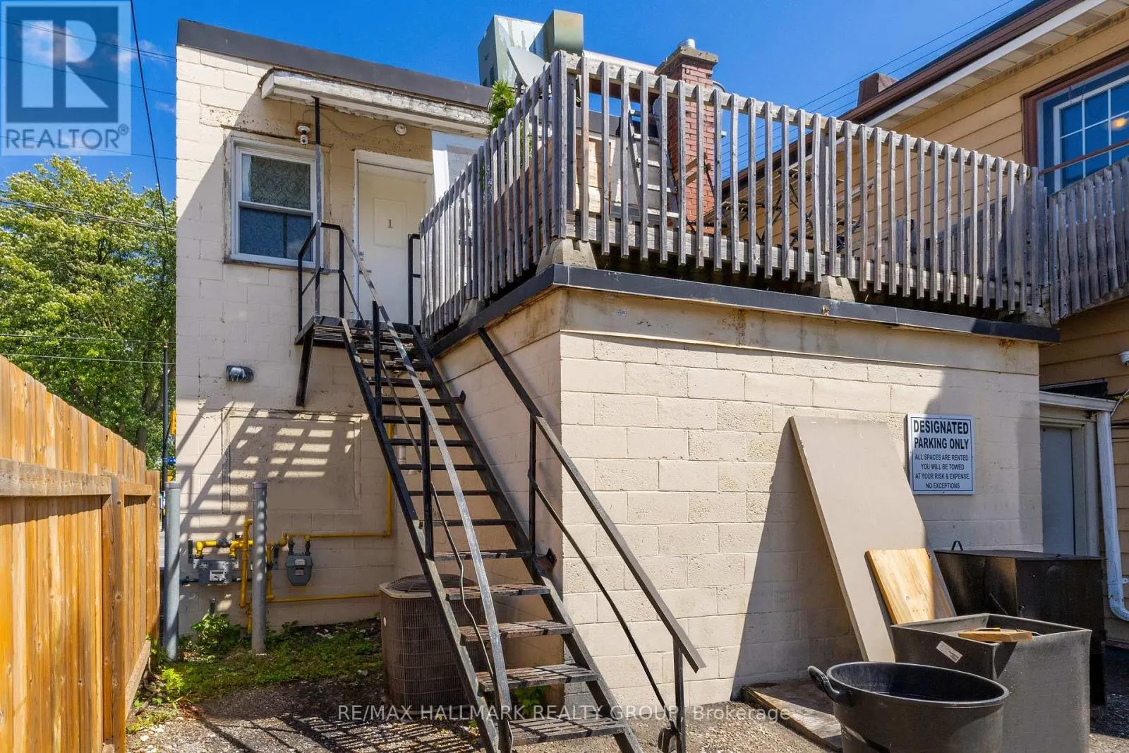 1 - 462 BRONSON AVENUE