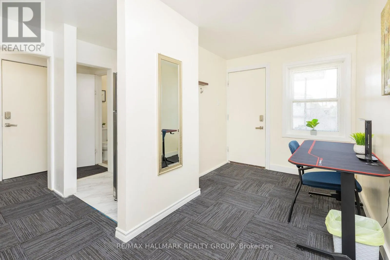 1 - 462 BRONSON AVENUE
