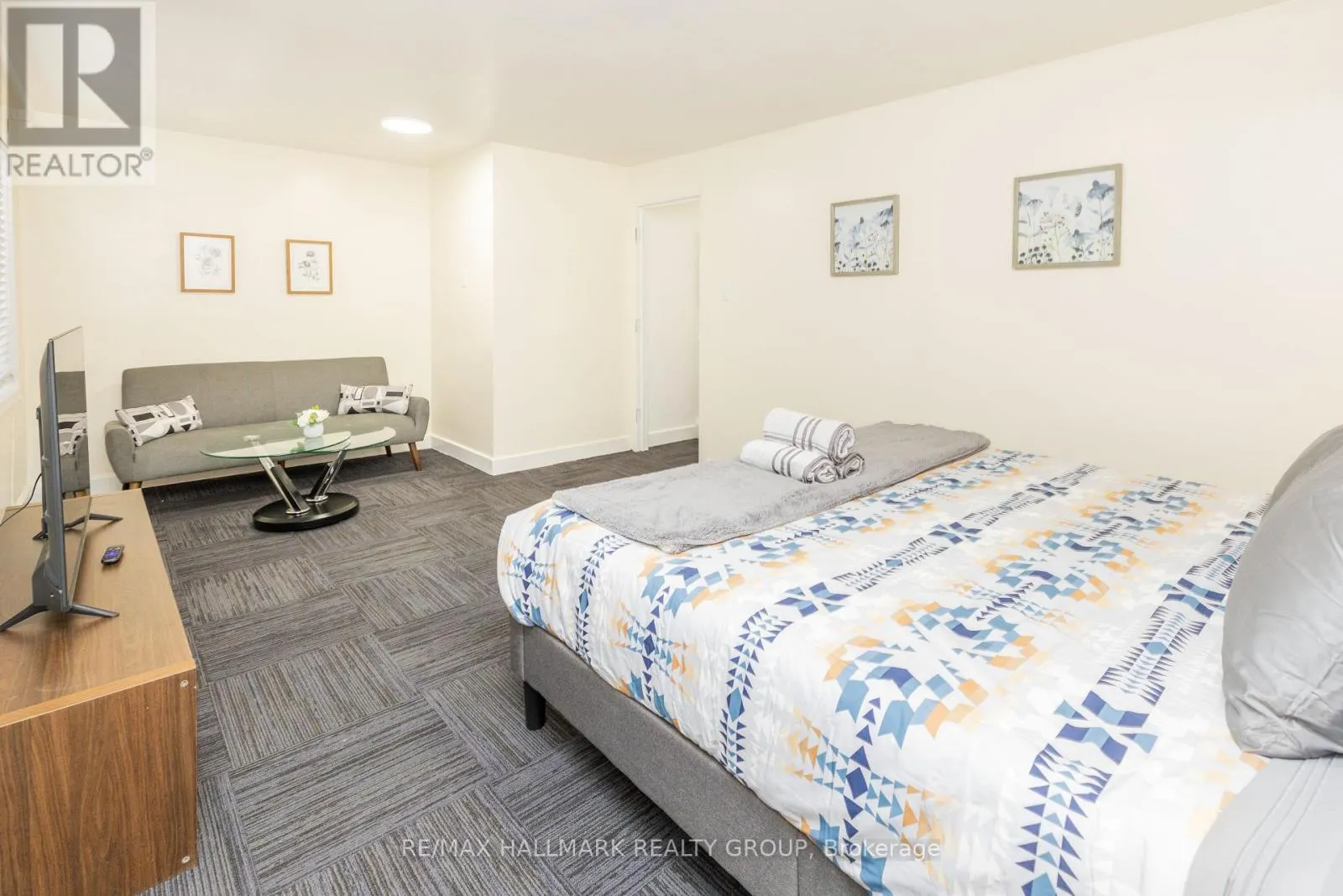 1 - 462 BRONSON AVENUE