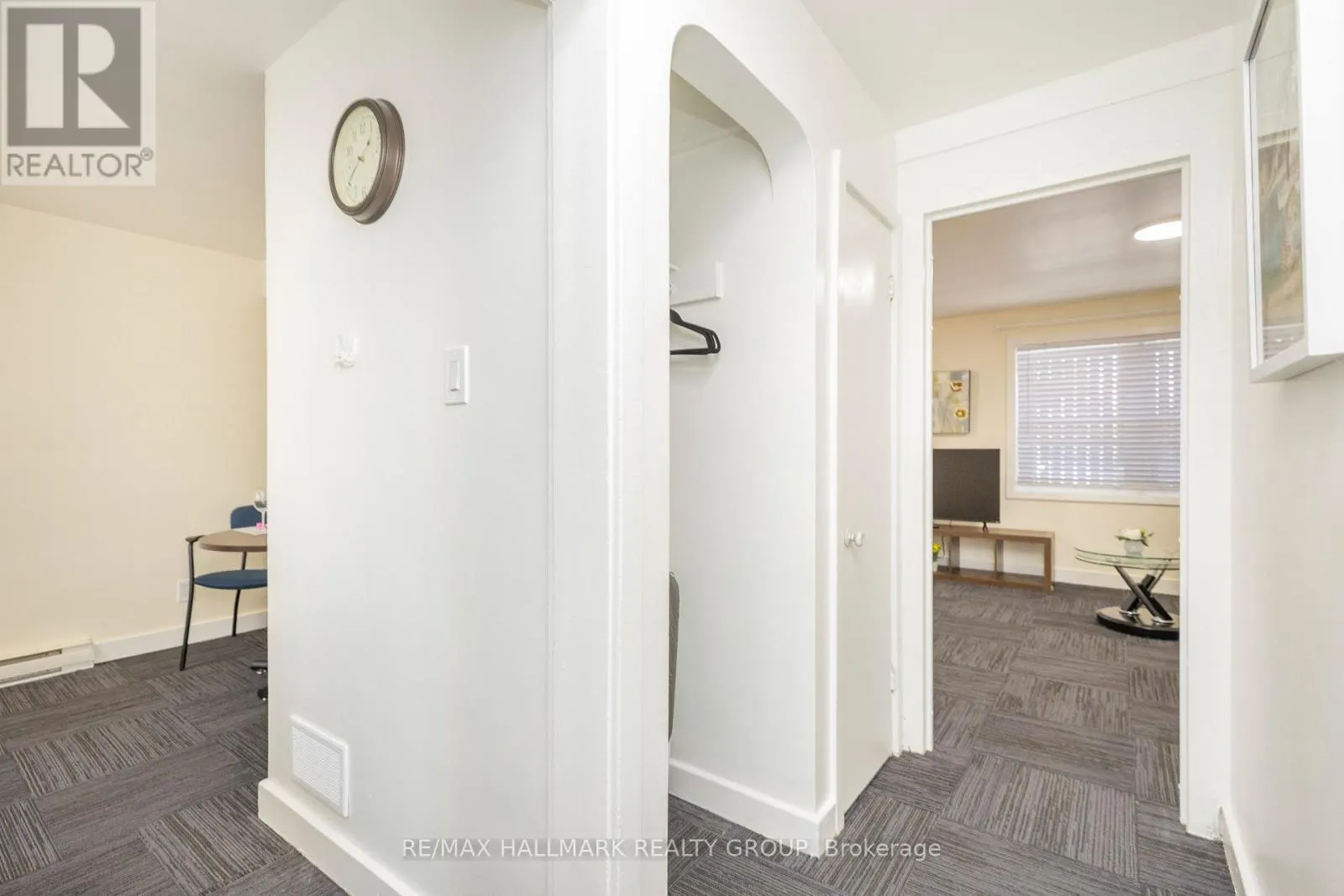 1 - 462 BRONSON AVENUE