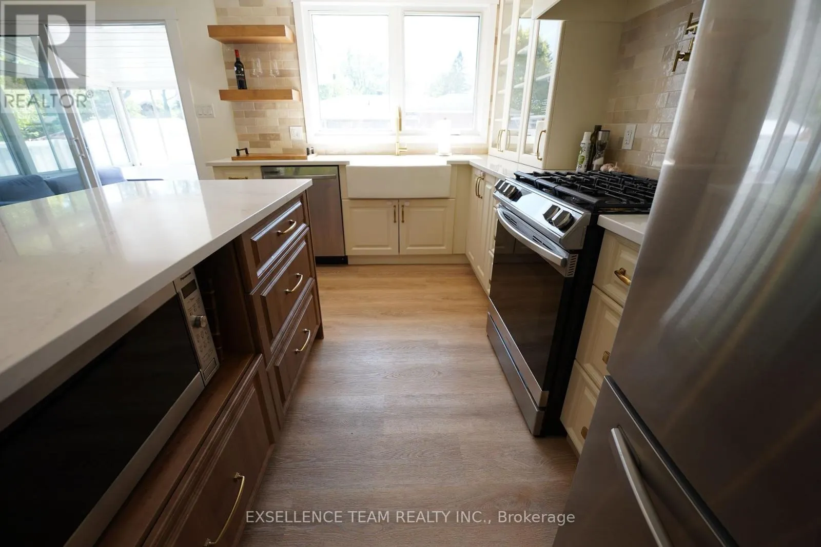616 SURGENOR STREET W
