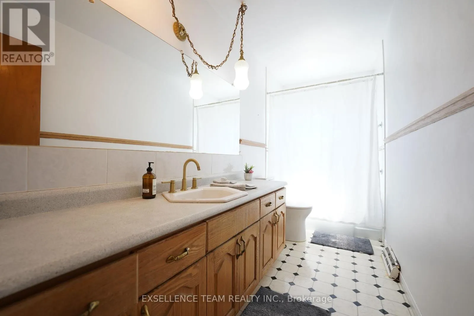 616 SURGENOR STREET W