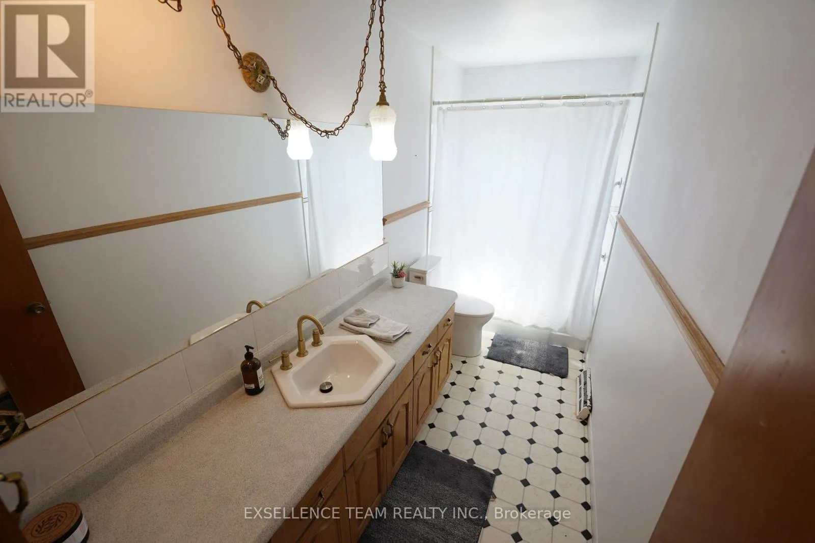 616 SURGENOR STREET W