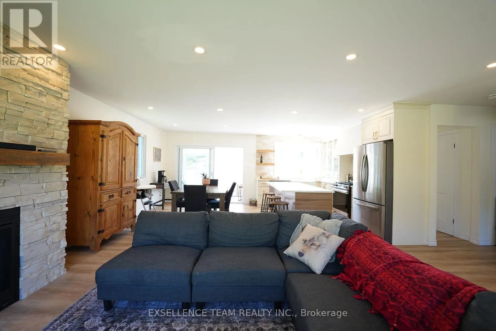 616 SURGENOR STREET W