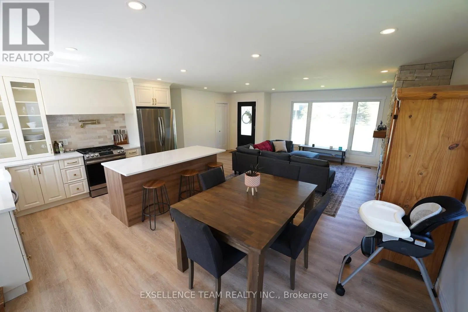 616 SURGENOR STREET W