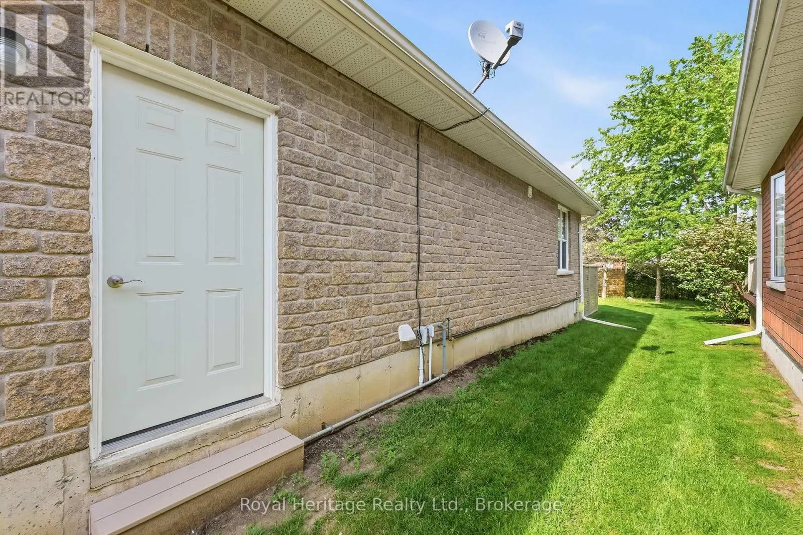2 CORTLAND WAY