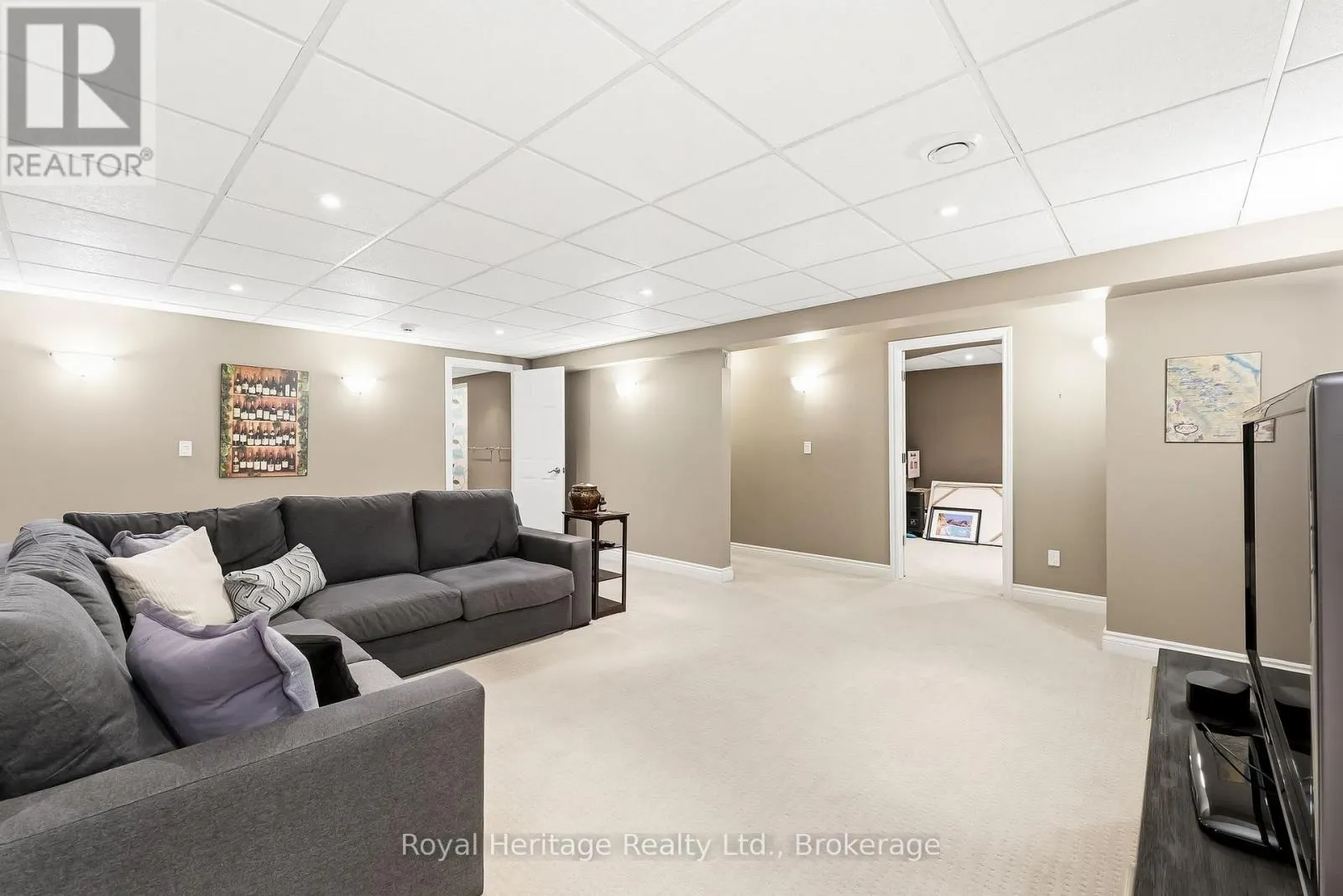2 CORTLAND WAY