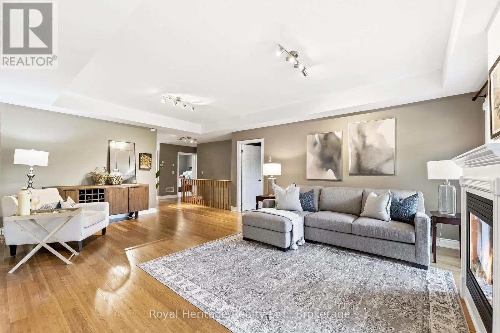 2 CORTLAND WAY