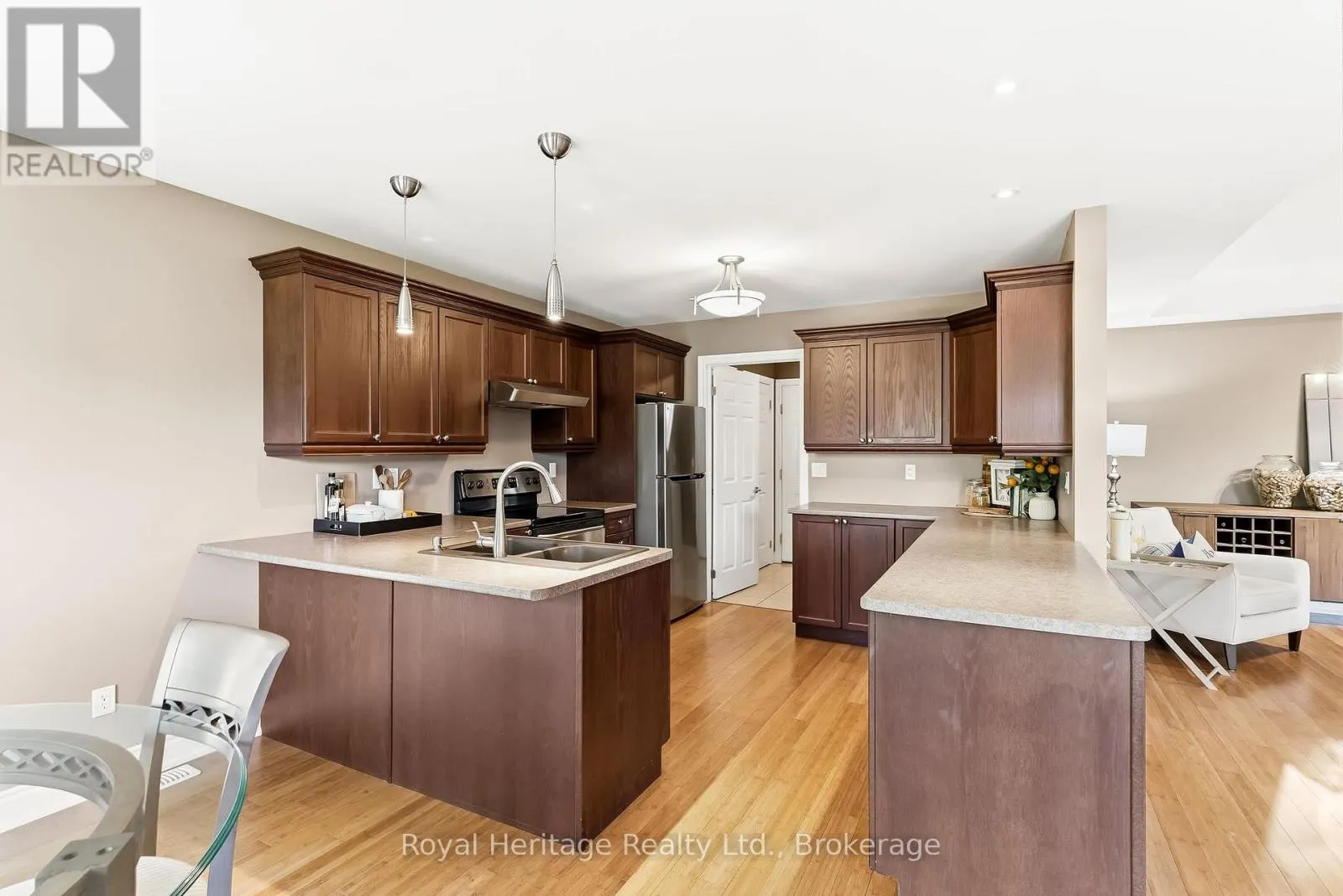 2 CORTLAND WAY