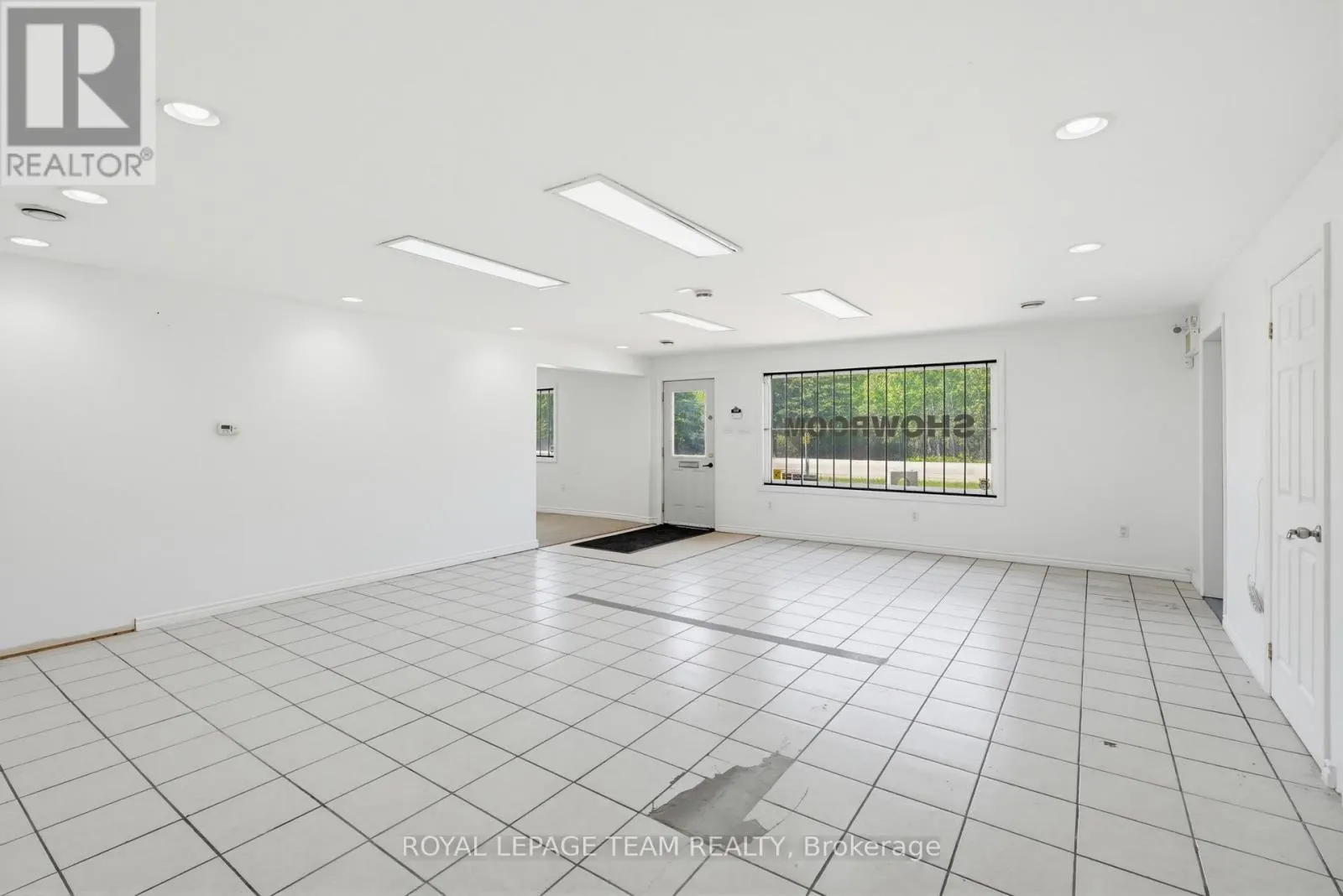2427 PETAWAWA BOULEVARD