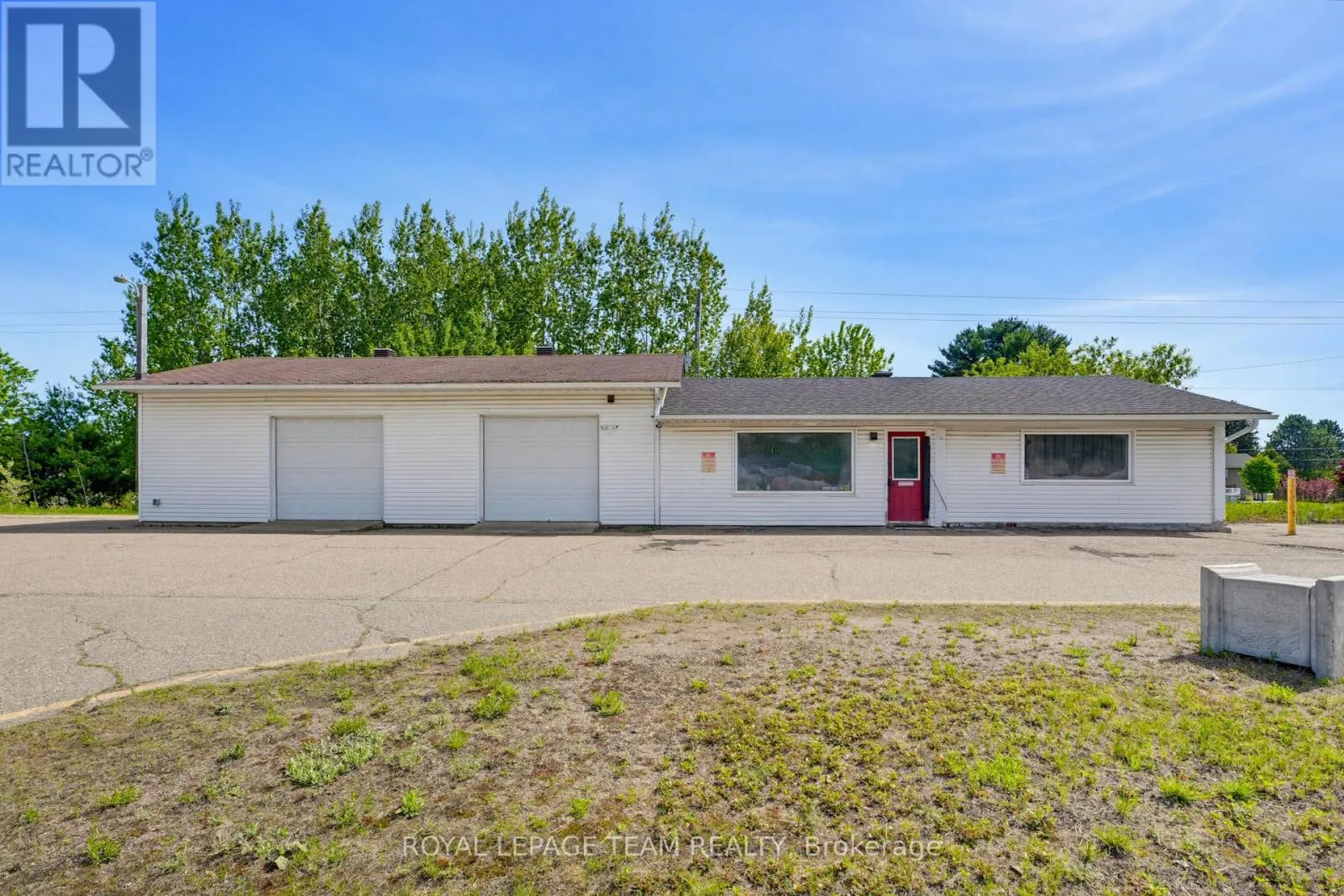 2427 PETAWAWA BOULEVARD