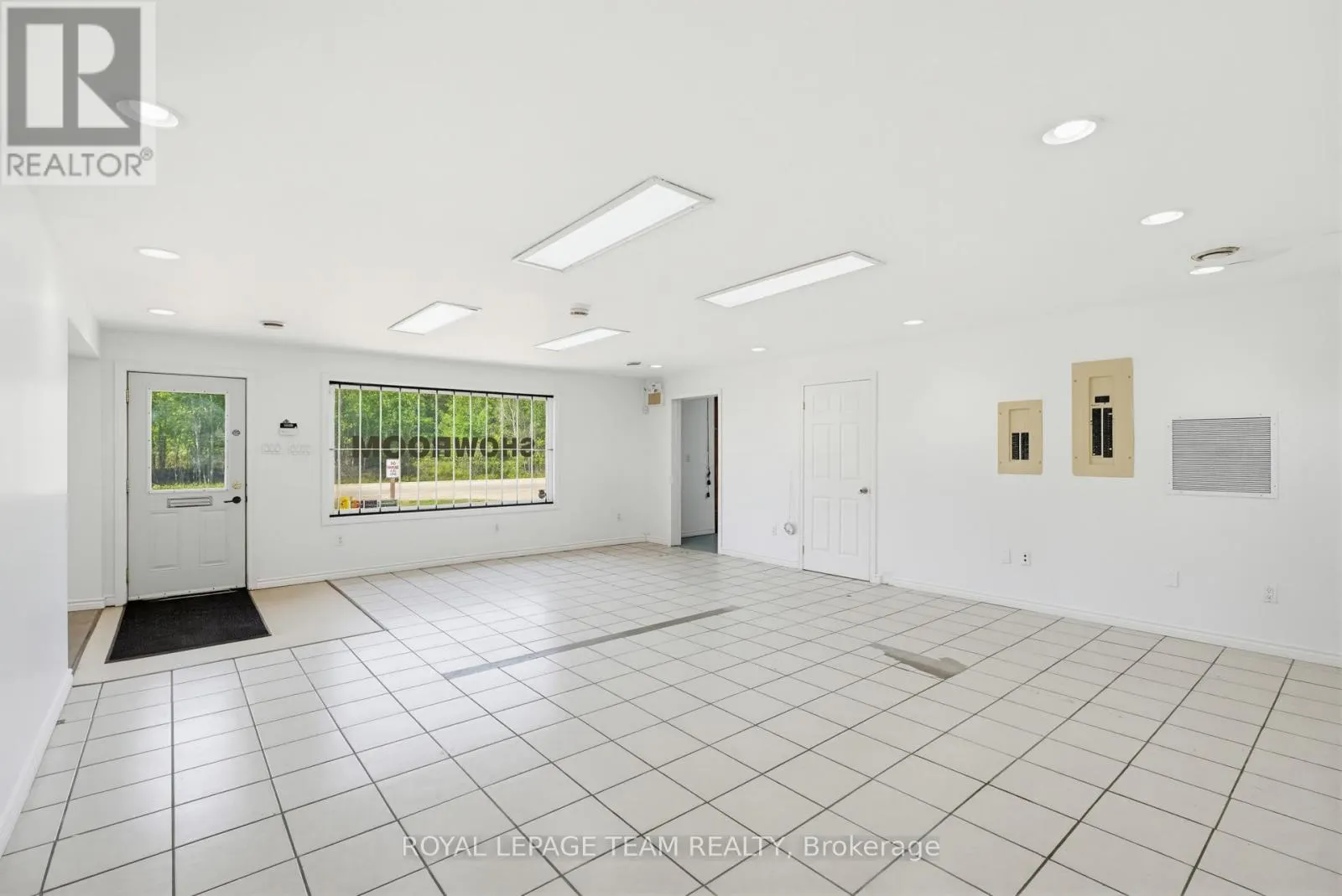 2427 PETAWAWA BOULEVARD