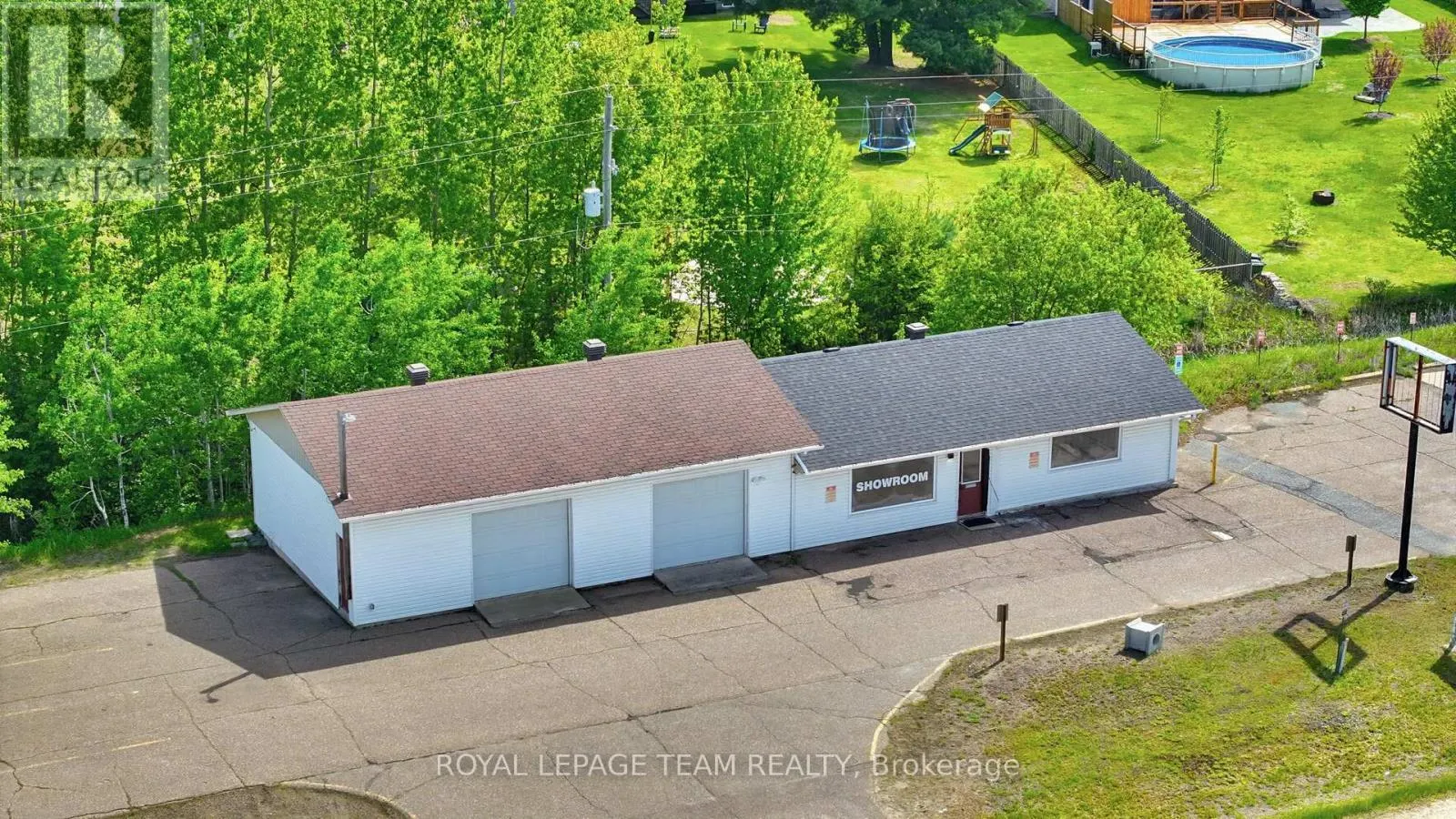 2427 PETAWAWA BOULEVARD
