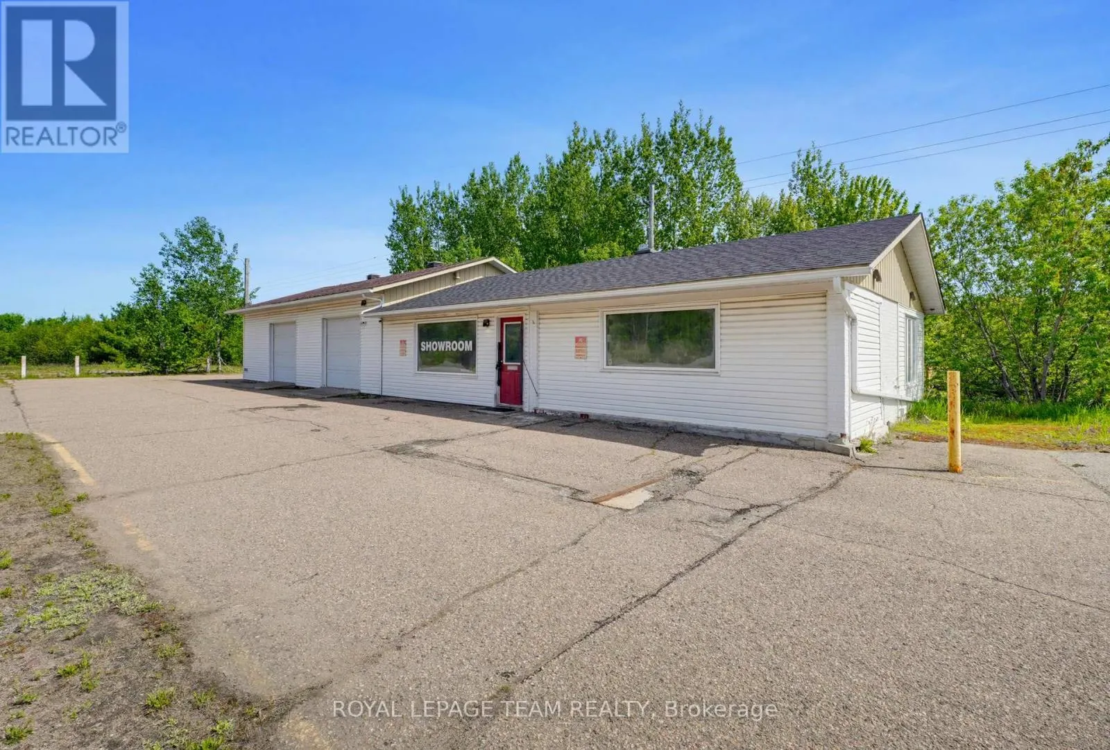 2427 PETAWAWA BOULEVARD