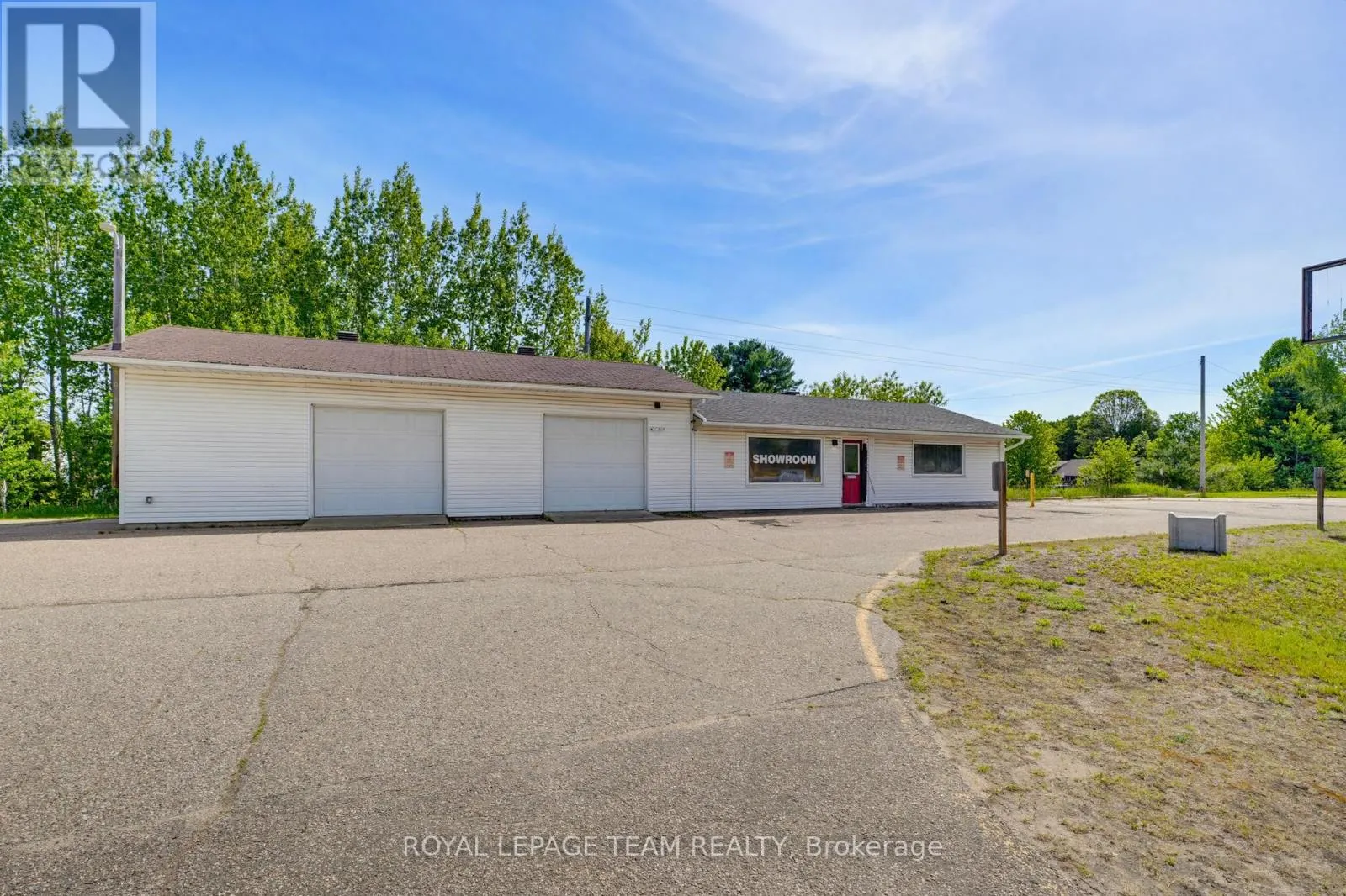 2427 PETAWAWA BOULEVARD