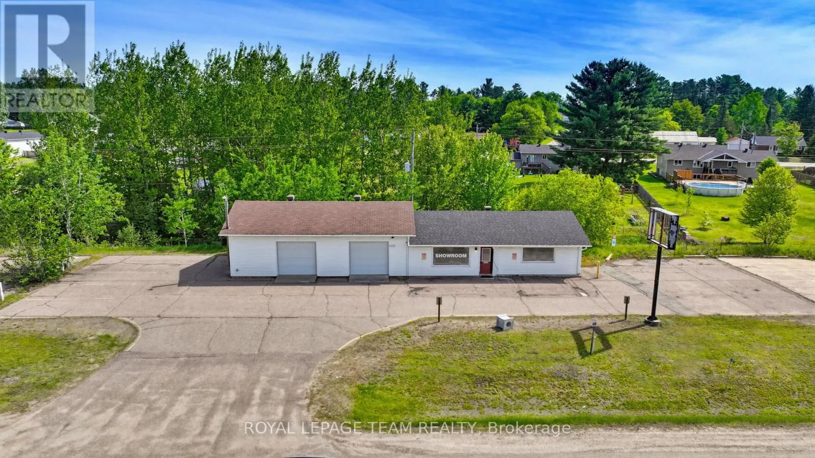 2427 PETAWAWA BOULEVARD
