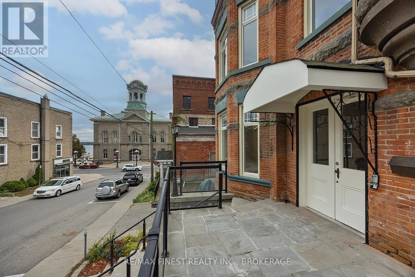10 VICTORIA AVENUE