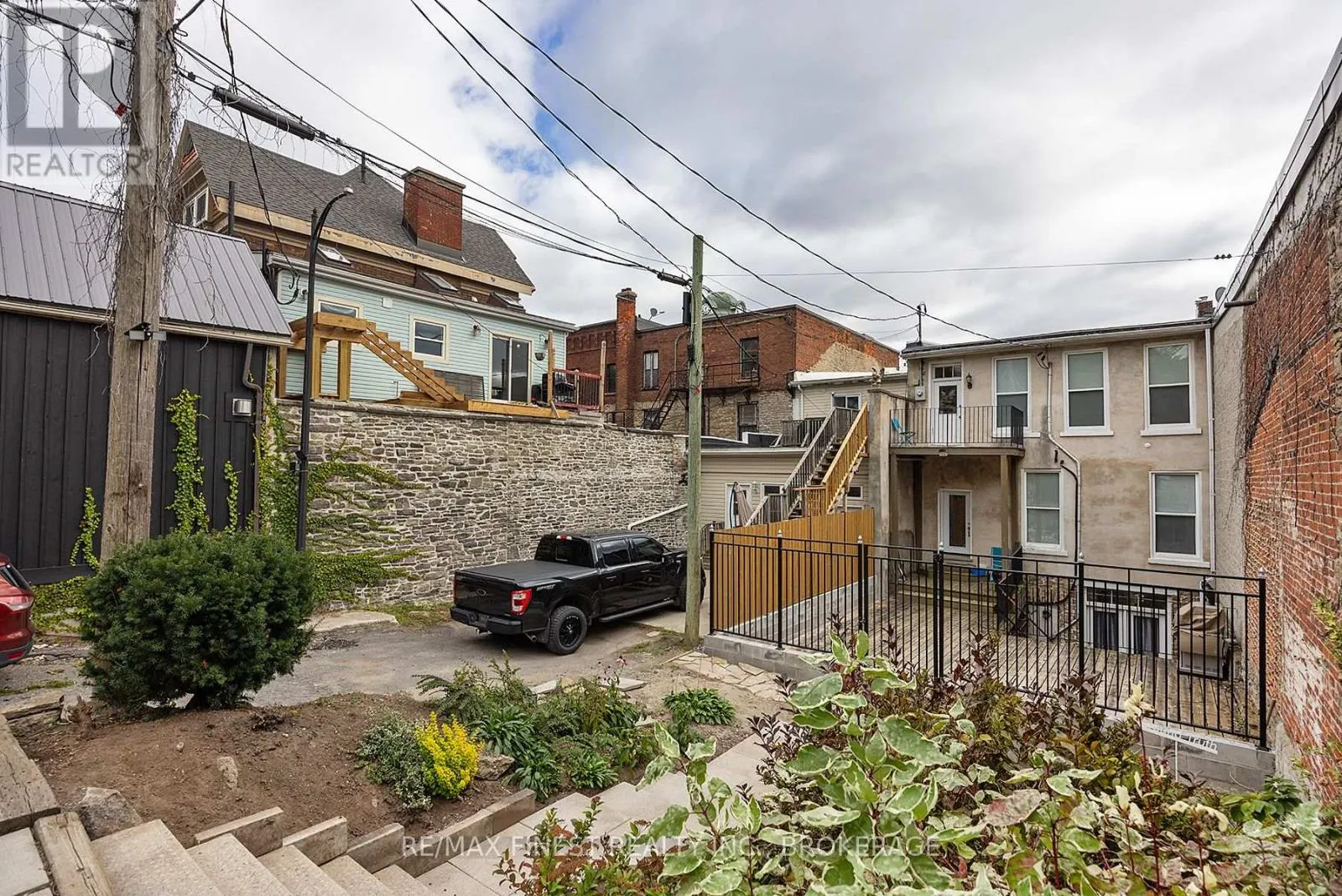 10 VICTORIA AVENUE