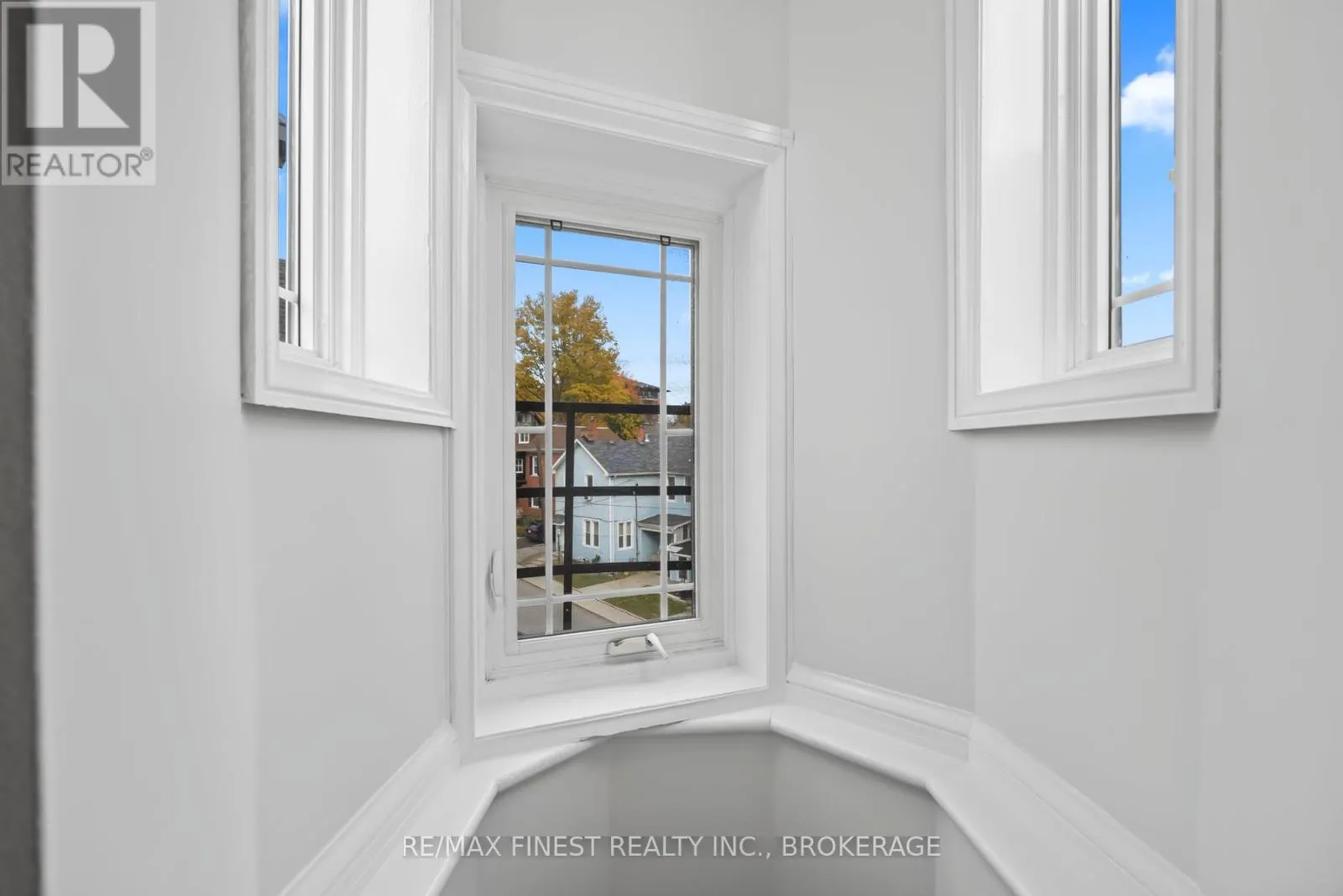 10 VICTORIA AVENUE