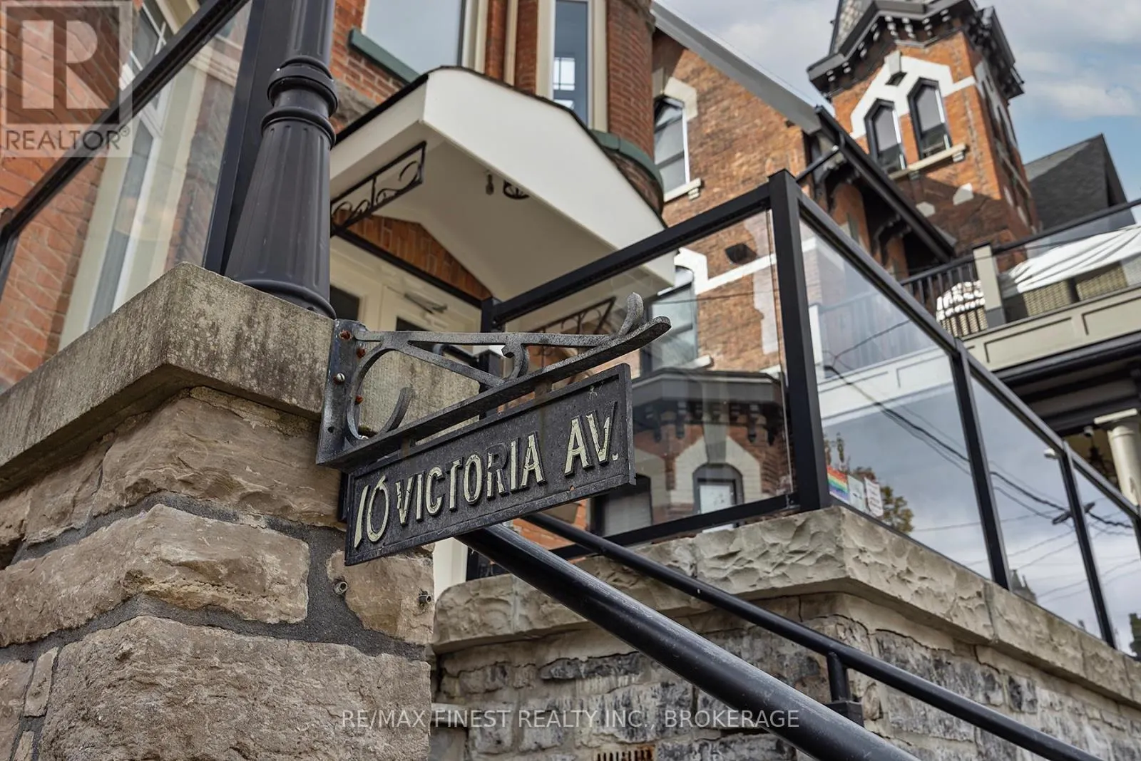 10 VICTORIA AVENUE