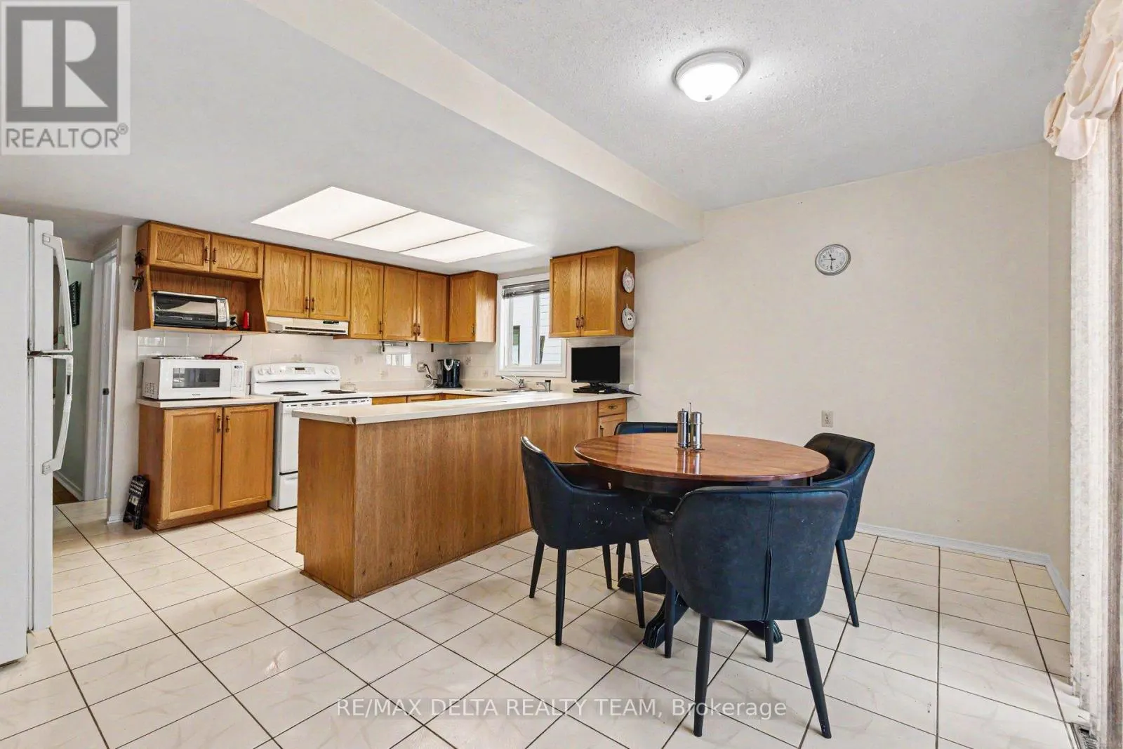 27 BRAMBLEGROVE CRESCENT