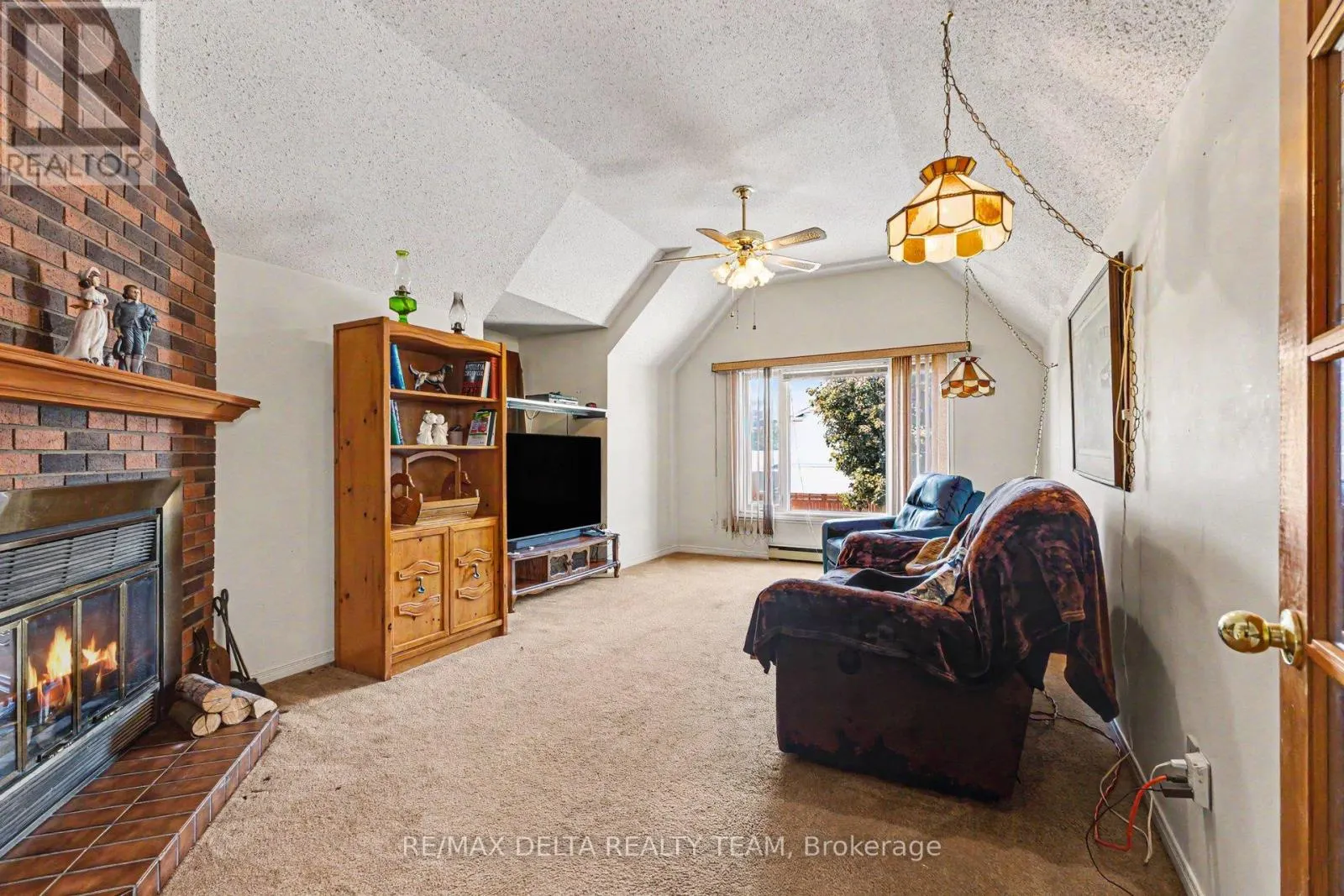 27 BRAMBLEGROVE CRESCENT