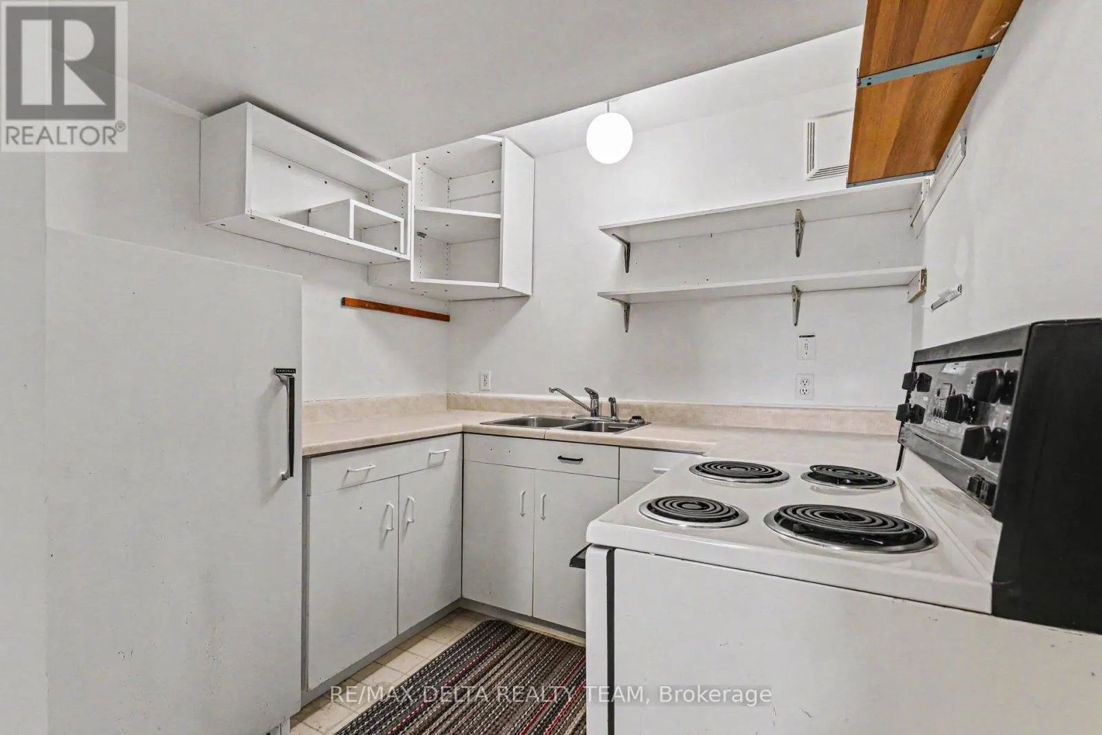 27 BRAMBLEGROVE CRESCENT