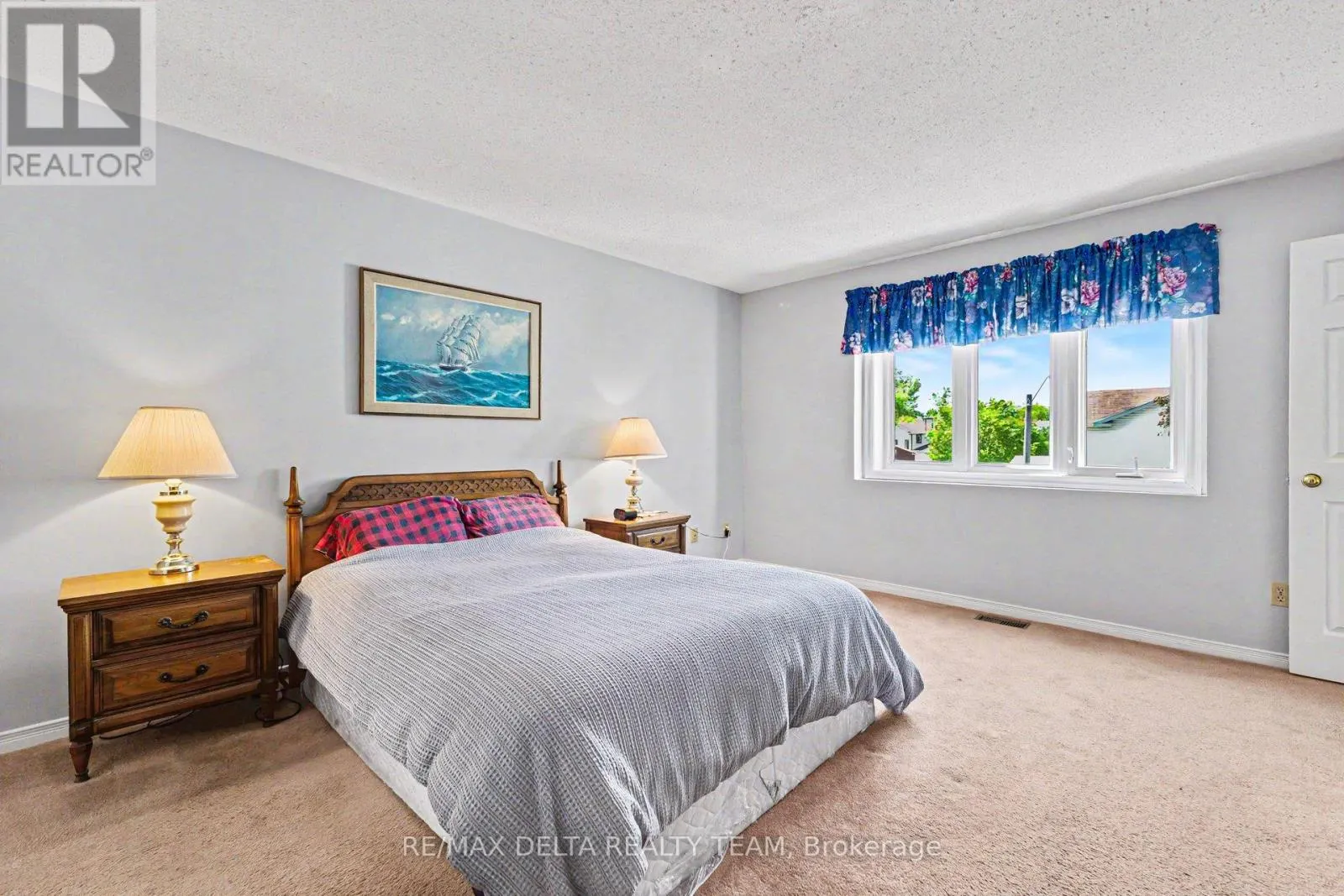 27 BRAMBLEGROVE CRESCENT