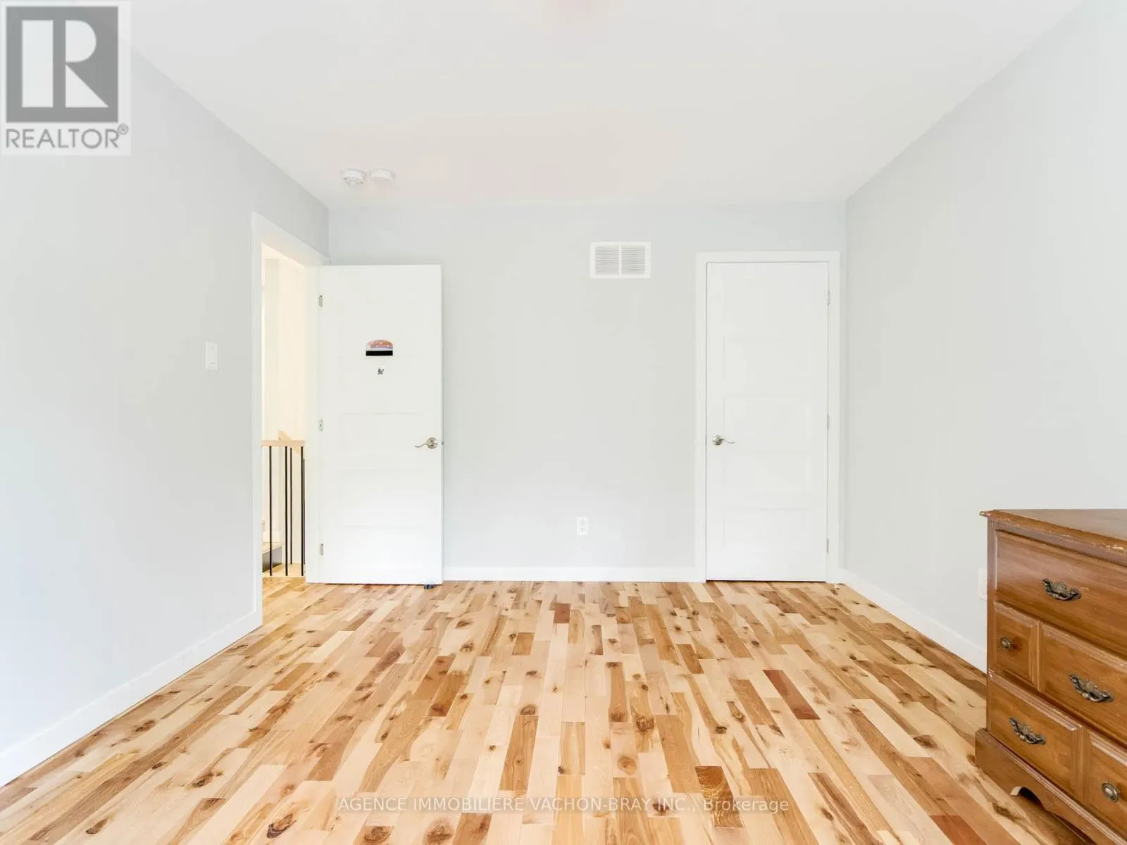 3814 LAKESIDE DRIVE