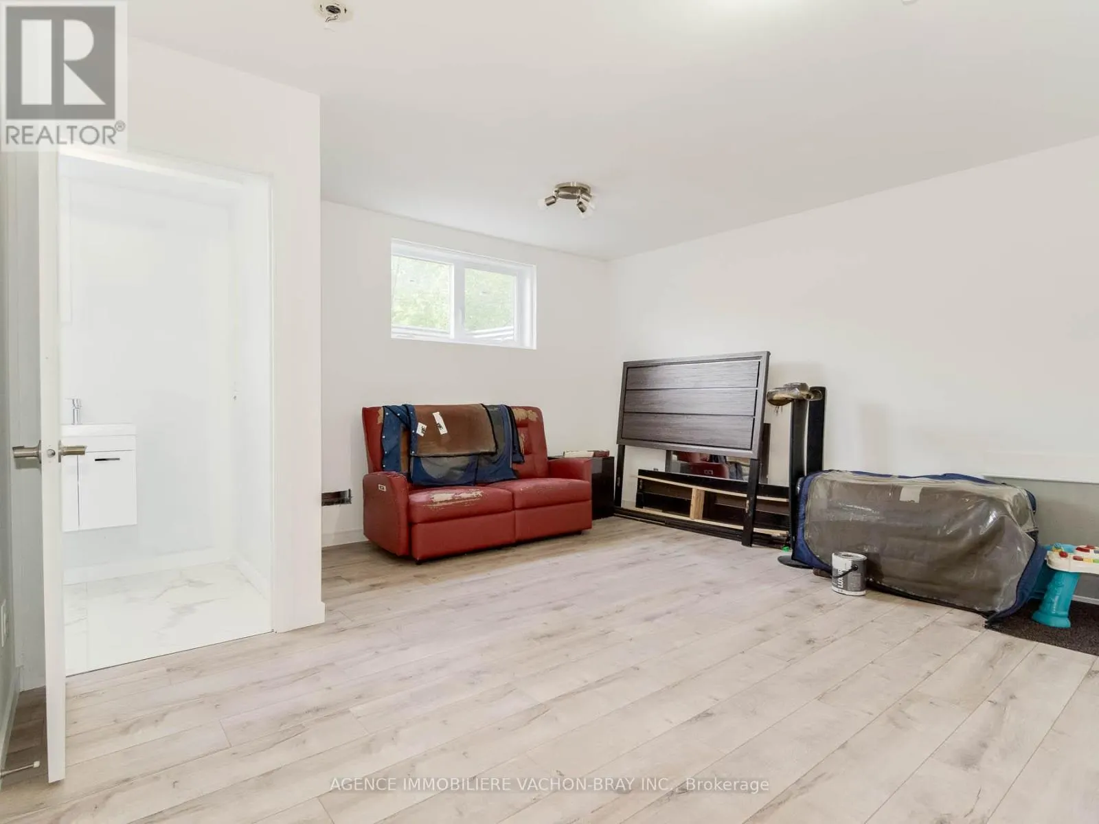 3814 LAKESIDE DRIVE