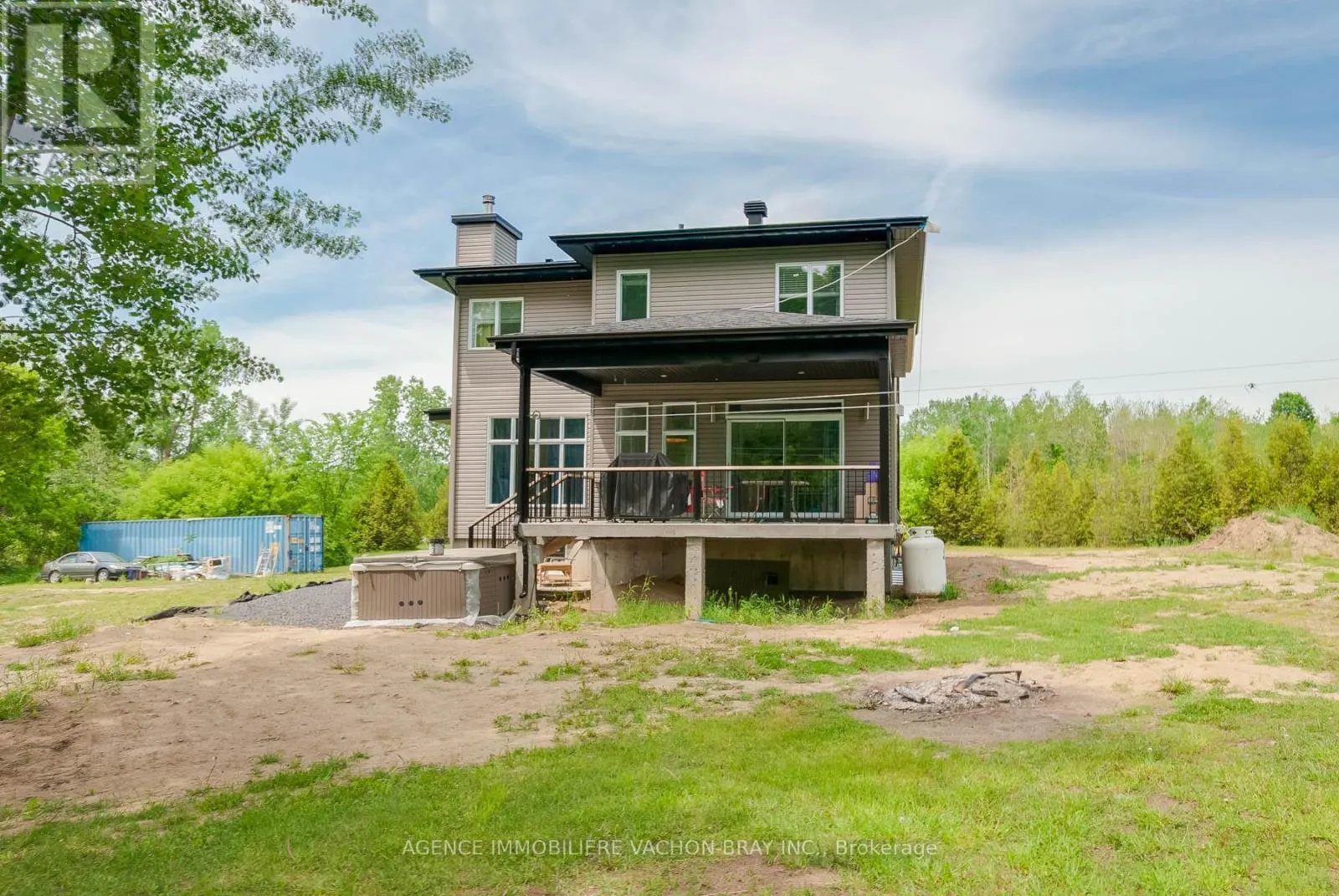 3814 LAKESIDE DRIVE