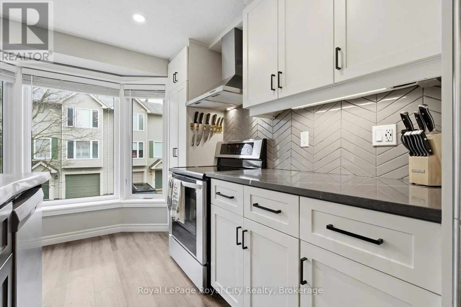 13 - 320 ALMA STREET #13
