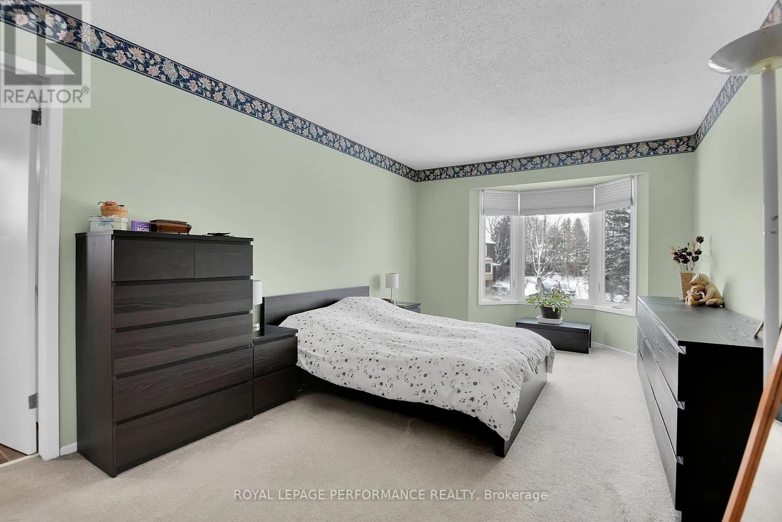 43 WATERVIEW COURT