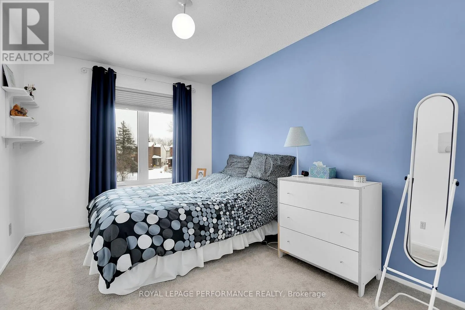 43 WATERVIEW COURT