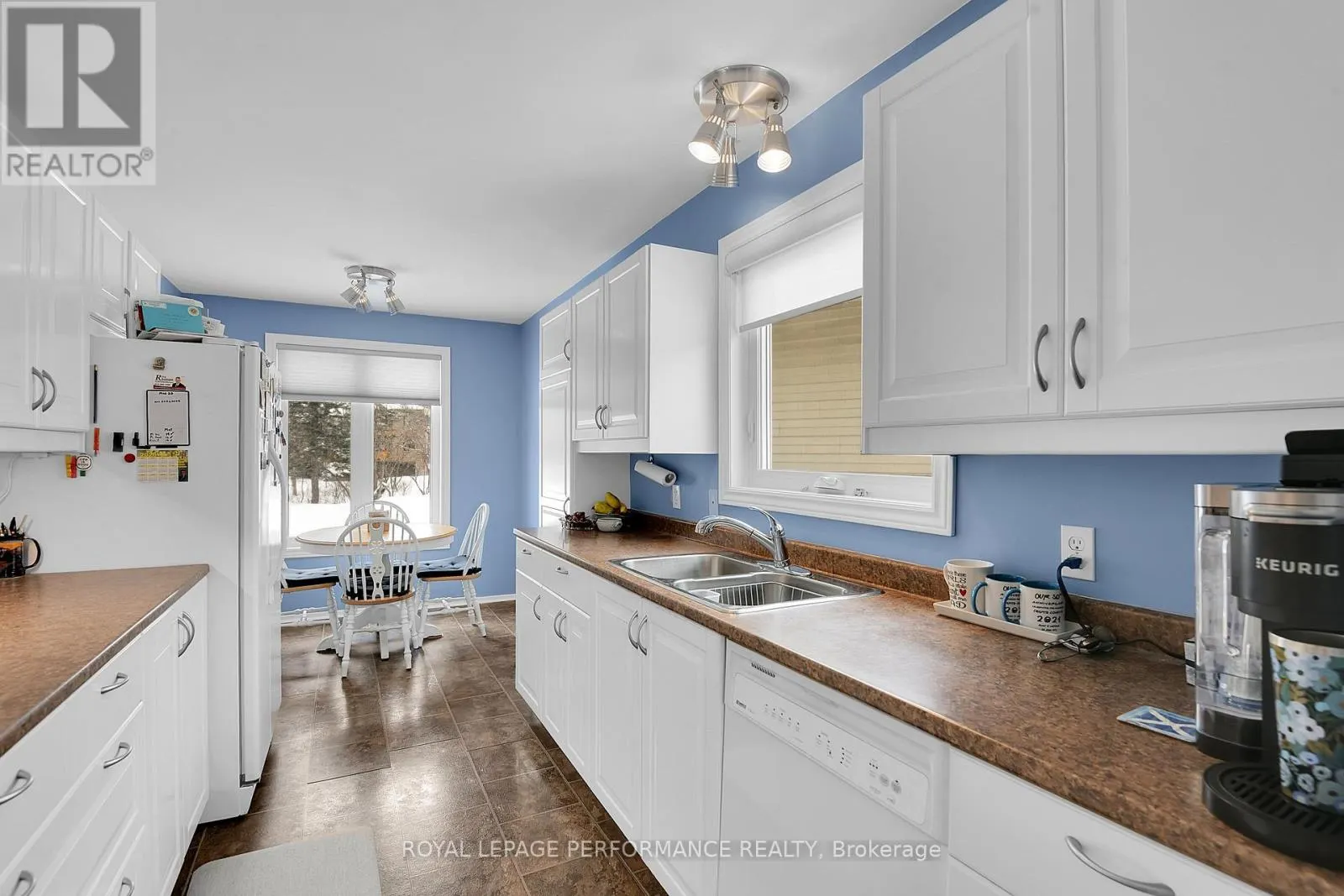 43 WATERVIEW COURT