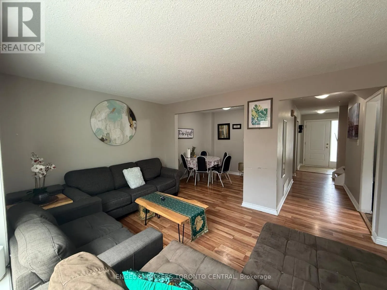 689 COLLEGE AVENUE W