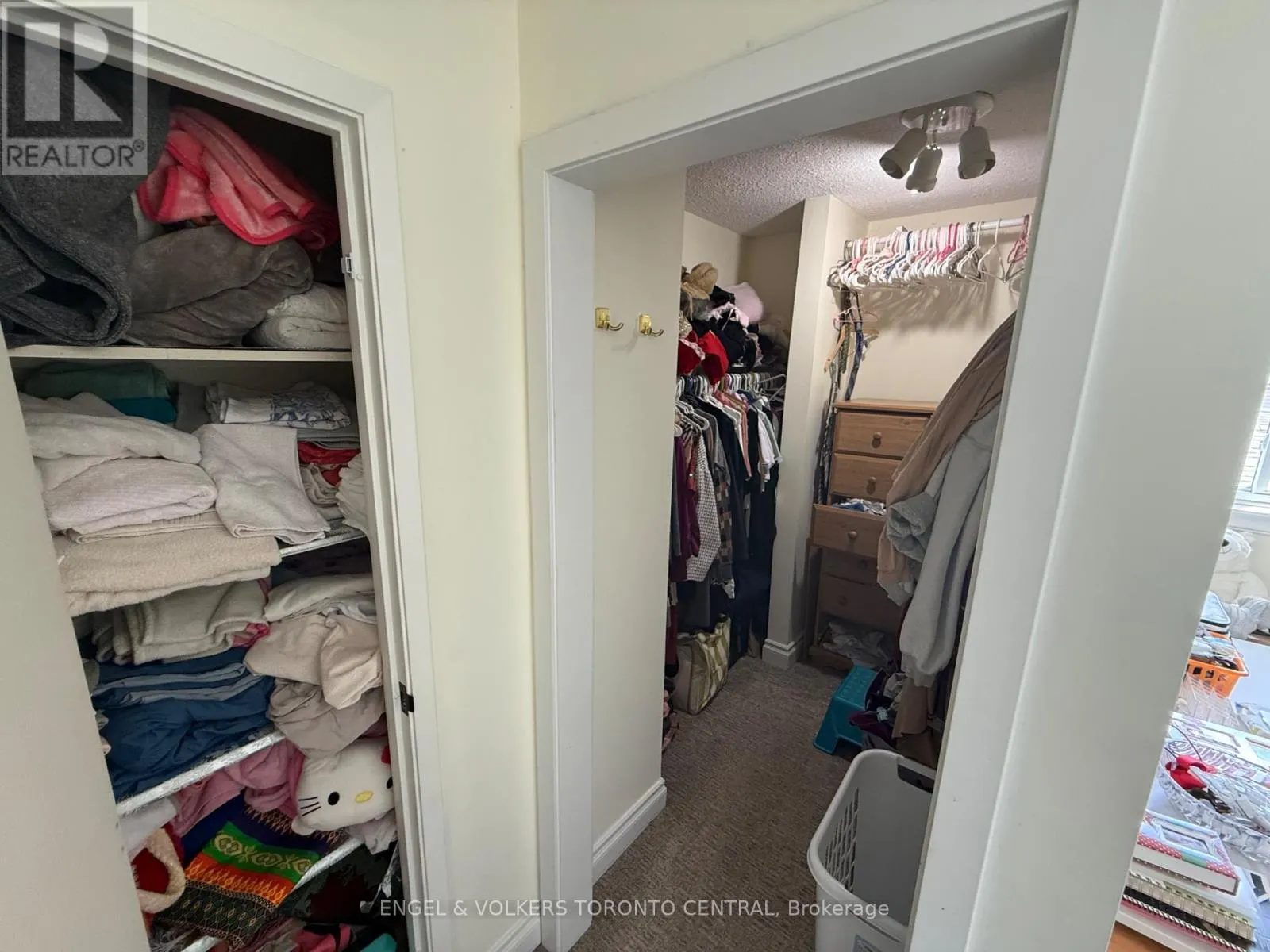687 COLLEGE AVENUE W