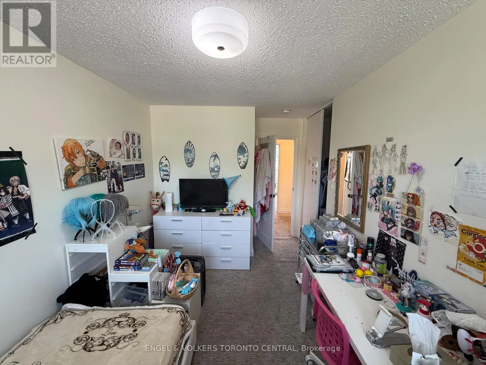687 COLLEGE AVENUE W