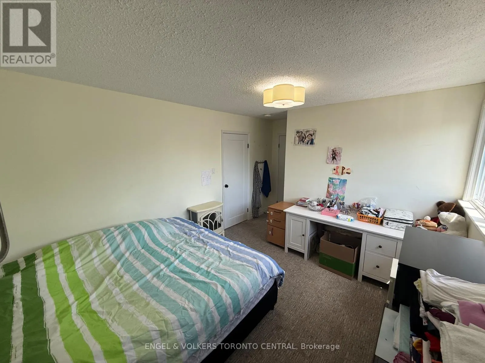 687 COLLEGE AVENUE W