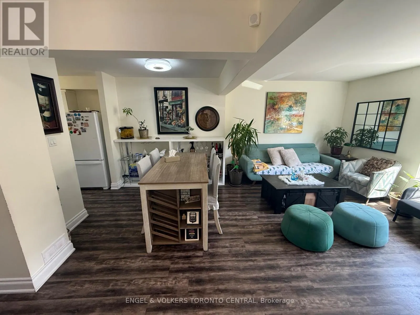 687 COLLEGE AVENUE W